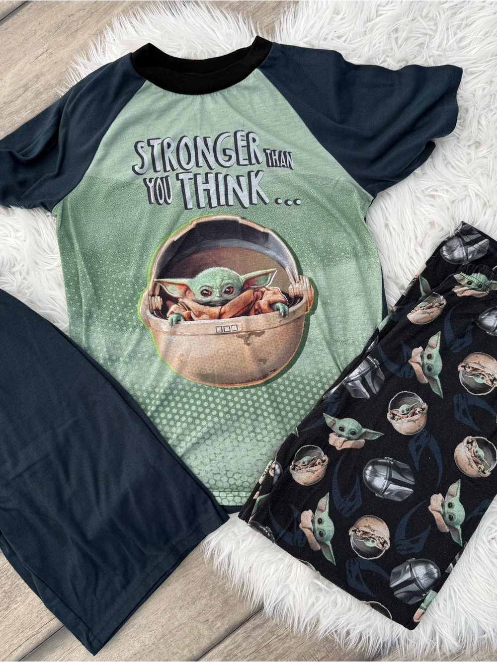 The Child Mandalorian 3 Piece Graphic Pajama Set - Green & Black